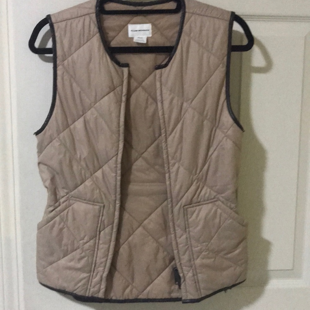 Club Monaco no sleeve puff vest